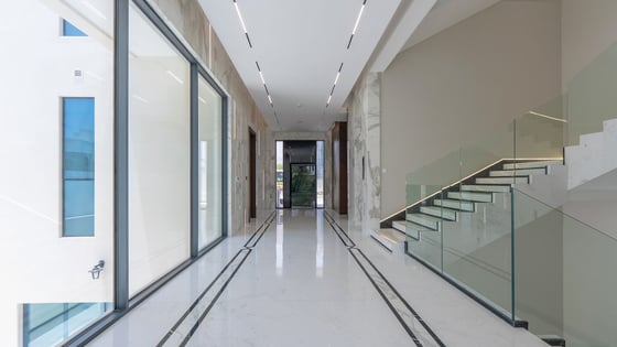 Elegant with private pool, gym, basement, barbecue, picture 4