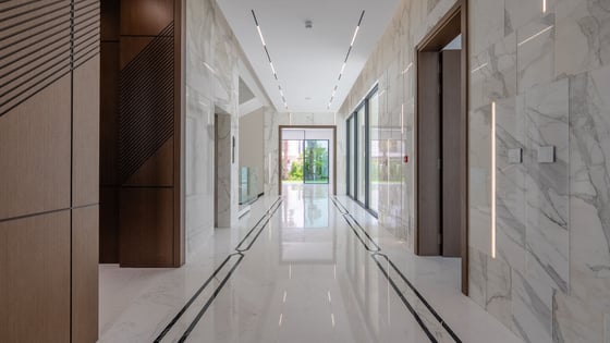 Elegant with private pool, gym, basement, barbecue, picture 3
