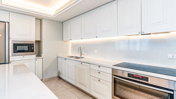 Luxury apartment in Downtown with modern interior, picture 5