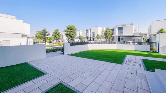 Spacious villa in Al Furjan with amenities within reach, picture 14