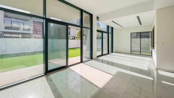 Spacious villa in Al Furjan with amenities within reach, picture 2