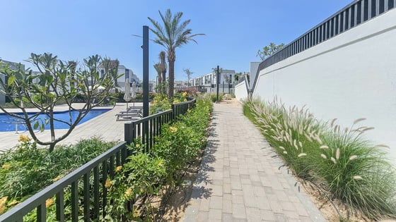Spacious villa in Al Furjan with amenities within reach, picture 18