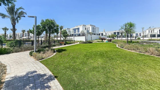 Spacious villa in Al Furjan with amenities within reach, picture 16