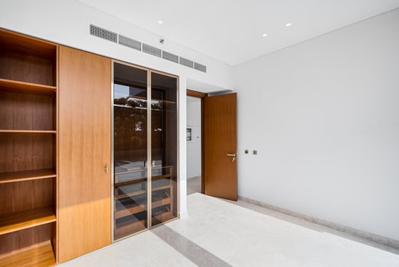 Design-Led Beachfront Living | 2BR Apartment, picture 11