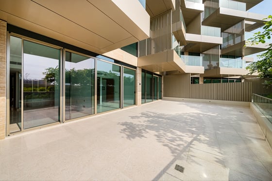 Design-Led Beachfront Living | 2BR Apartment, picture 15