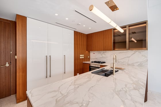 Design-Led Beachfront Living | 2BR Apartment, picture 7