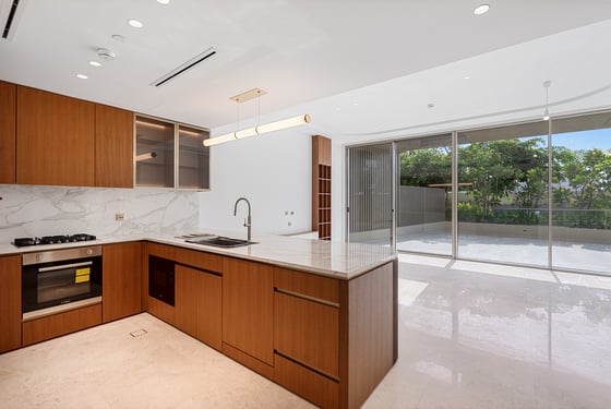 Design-Led Beachfront Living | 2BR Apartment, picture 5