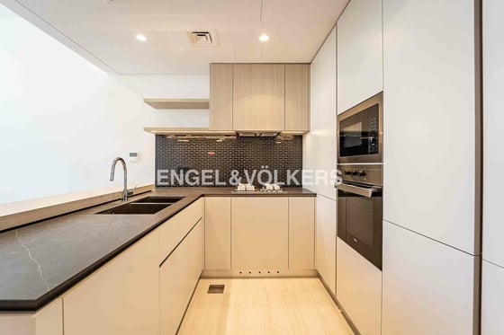 Ready to Move In | Modern and Spacious Unit , picture 4