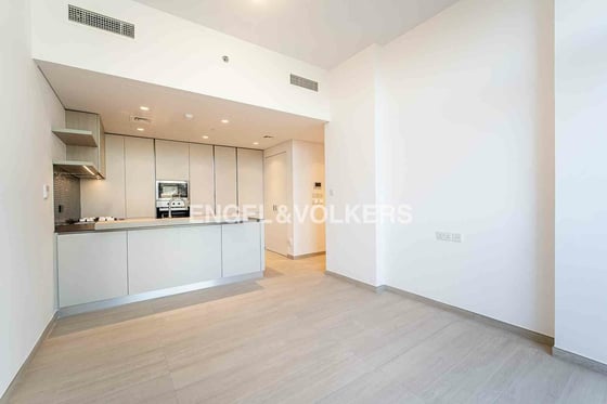 Ready to Move In | Modern and Spacious Unit , picture 1