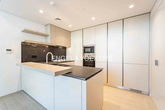 Ready to Move In | Modern and Spacious Unit , picture 5