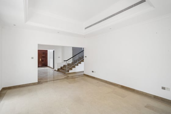 ** Renovation Opportunity | Entertainment Foyer **, picture 3