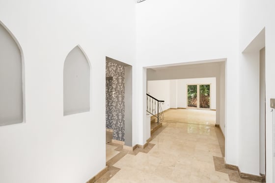 ** Renovation Opportunity | Entertainment Foyer **, picture 5