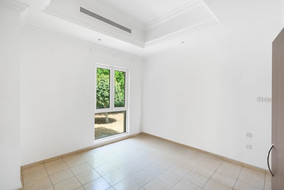 ** Renovation Opportunity | Entertainment Foyer **, picture 9