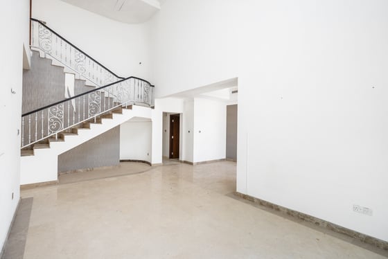 ** Renovation Opportunity | Entertainment Foyer **, picture 2