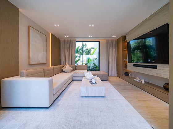 Exquisite Waterfront Villa in Jumeirah Islands, picture 7