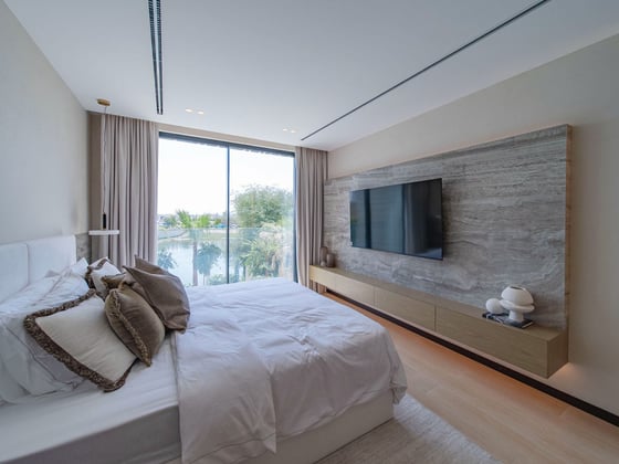 Exquisite Waterfront Villa in Jumeirah Islands, picture 11