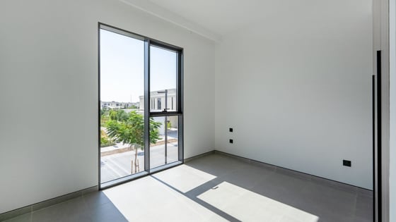 Luxury Corner Home | Near Park and Pool | Warranty, picture 17