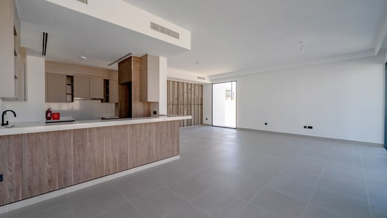 Luxury Corner Home | Near Park and Pool | Warranty, picture 7