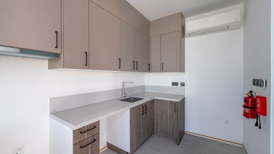 Luxury Corner Home | Near Park and Pool | Warranty, picture 9