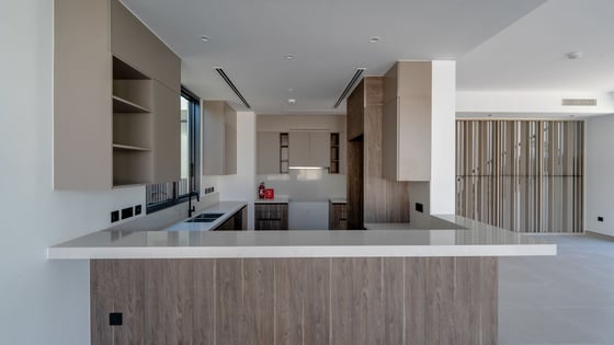 Luxury Corner Home | Near Park and Pool | Warranty, picture 5