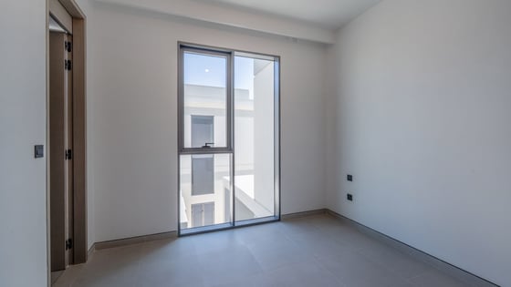 Luxury Corner Home | Near Park and Pool | Warranty, picture 18
