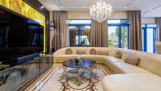 Luxurious villa in Palm Jumeirah with beach access, picture 2