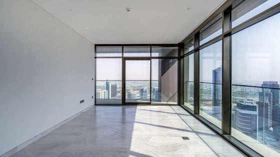 Luxury Living| Stunning Waterfront view| Top Floor, picture 5