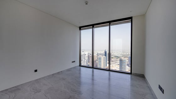Luxury Living| Stunning Waterfront view| Top Floor, picture 10