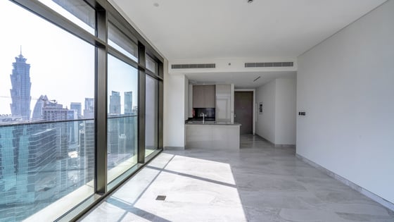 Luxury Living| Stunning Waterfront view| Top Floor, picture 6