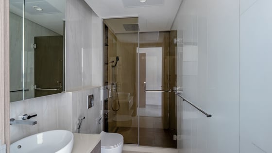 Luxury Living| Stunning Waterfront view| Top Floor, picture 15