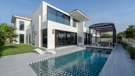 Refined Villa Living on the Golf Course, picture 1