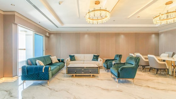 Upgraded apartment in Dubai Marina with palm views, picture 1