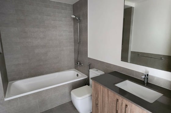 Prime Location | Mid Floor | Big Layout, picture 12