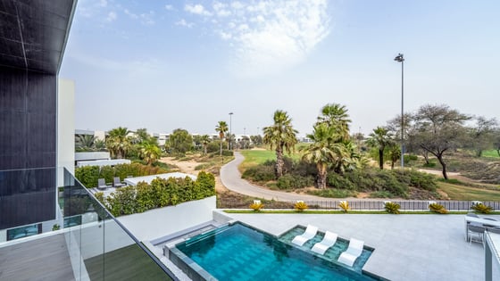 Refined DAMAC Hills Villa with Pool and Garden, picture 31