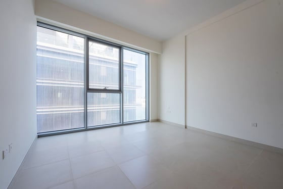 Canal Front | Luxurious Living | Prime Location, picture 1