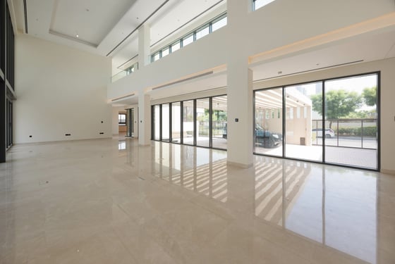 Custom Waterfront Villa | Luxury | Prime Location, picture 17