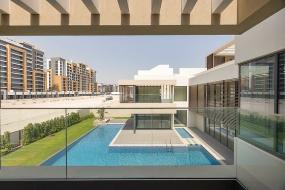 Custom Waterfront Villa | Luxury | Prime Location, picture 13
