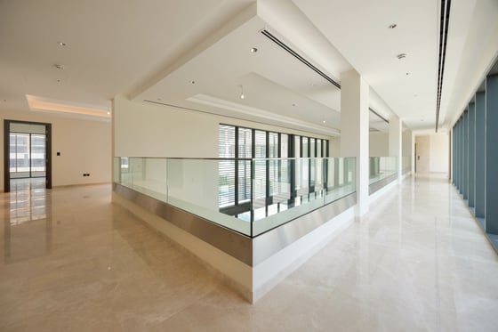 Custom Waterfront Villa | Luxury | Prime Location, picture 12