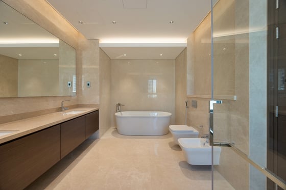 Custom Waterfront Villa | Luxury | Prime Location, picture 6