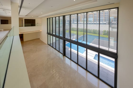 Custom Waterfront Villa | Luxury | Prime Location, picture 10