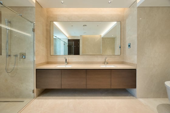 Custom Waterfront Villa | Luxury | Prime Location, picture 7