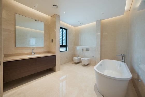 Custom Waterfront Villa | Luxury | Prime Location, picture 15