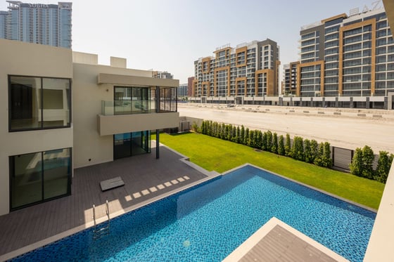 Custom Waterfront Villa | Luxury | Prime Location, picture 30