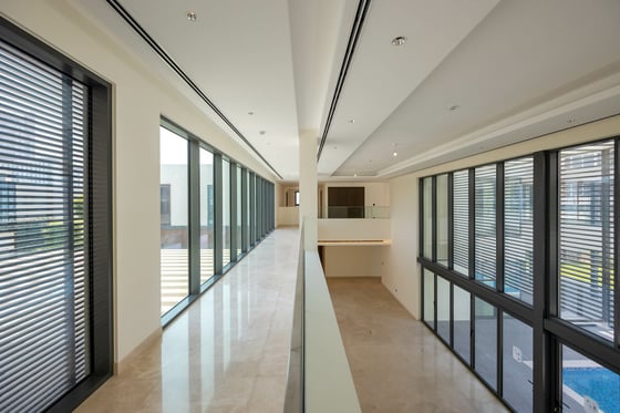 Custom Waterfront Villa | Luxury | Prime Location, picture 11