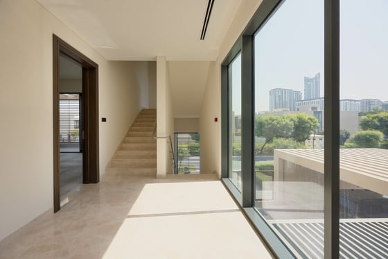 Custom Waterfront Villa | Luxury | Prime Location, picture 9