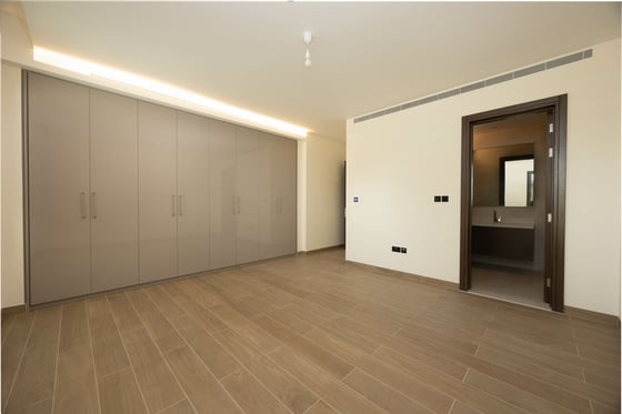 Custom Waterfront Villa | Luxury | Prime Location, picture 20