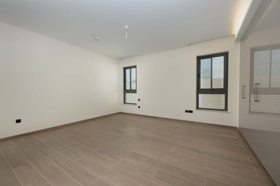 Custom Waterfront Villa | Luxury | Prime Location, picture 19