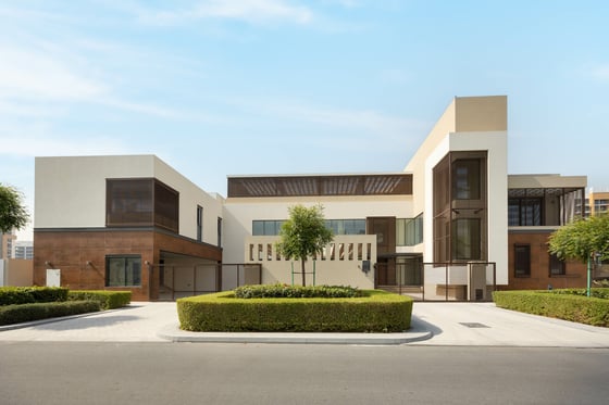 Custom Waterfront Villa | Luxury | Prime Location, picture 31
