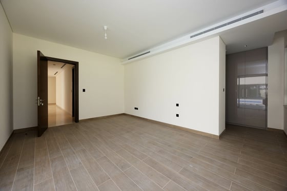 Custom Waterfront Villa | Luxury | Prime Location, picture 18