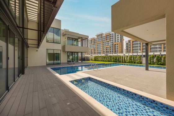 Custom Waterfront Villa | Luxury | Prime Location, picture 29